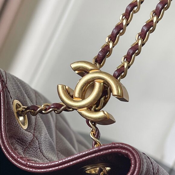 CC Deep Red Hobo Shoulder Bag with Gold Chain - Picture 6 of 8